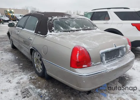 2008 Lincoln Town Car Signature Limited z USA, uszkodzony, nr VIN 2LNHM82V48X642101